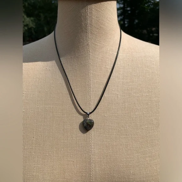 Handmade Genuine Stone Heart Amulet Necklace - Picture 9 of 15